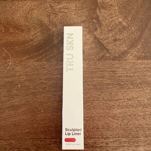 BNIB Tru Skin Sculpted Lip Liner - Mulberry